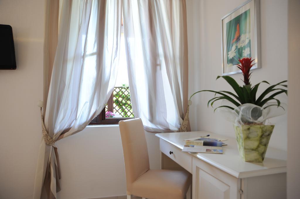 Hotel Barsalini SantʼAndrea Rum bild